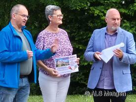 Überreichung Gutschein für das Schloss