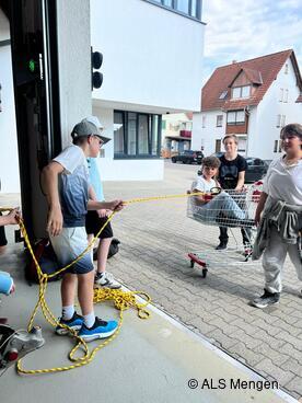 Wasserrettung im Einkaufswagen