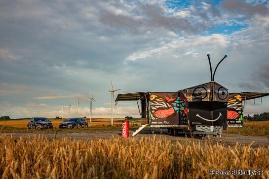Das autarke Tiny-House ist am 9. Mai in Mengen. Dann zeigt das Team um Louis Palmer, was Solarenergie ermöglichen kann. (Foto: Solar Butterfly)