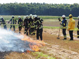 Feuerwehr Mengen übt Flächenbrandbekämpfung